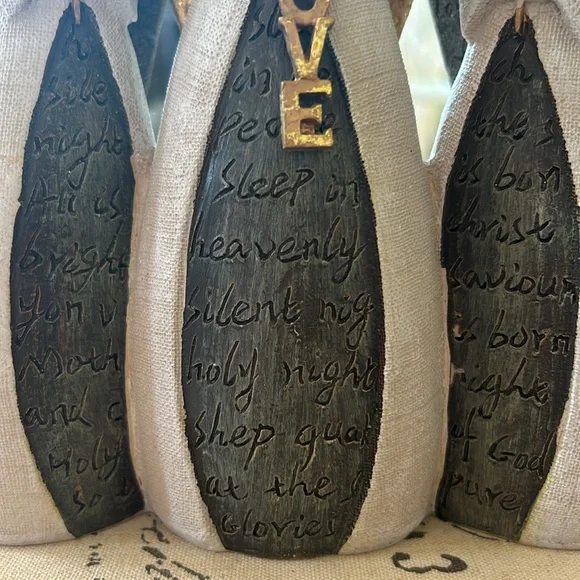 Trio of Angels Figurine with Dangling Love Charm ✨ Gorgeous Piece! 💛 - Picture 4 of 15